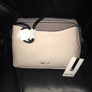 Nine West woman hand bag beige with black straps nwt